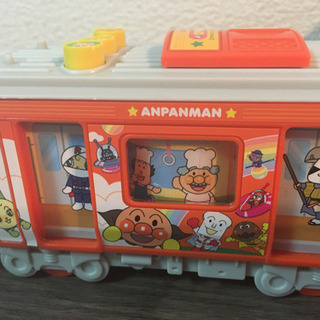 アンパンマン電車のおもちゃの画像