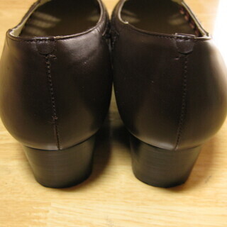 7女性用パンプス　焦茶　24.5　新品未使用の画像