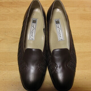 7女性用パンプス　焦茶　24.5　新品未使用の画像