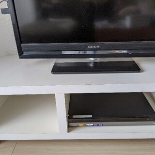 テレビ台　オープンな収納棚付き