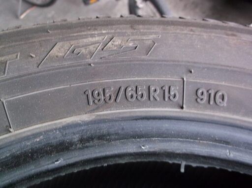 195/65R15スタッドレスタイヤ、ワンシーズン使用