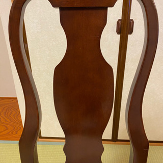 IDC大塚家具のアンティーク調のイスの画像