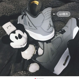 NIKE AIR JORDAN 4 RETRO 
