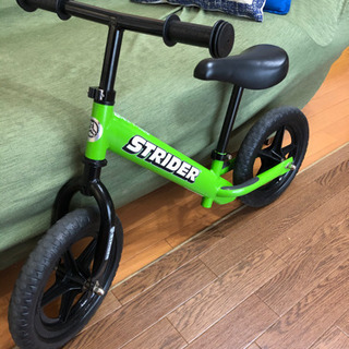ストライダーSTRIDERグリーン美品