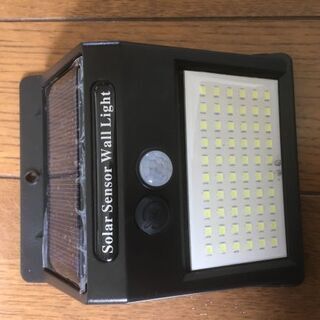 未使用品 ソーラーセンサーライト　２個セット　お売りします。 140LED の画像