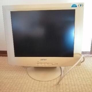 モニターと電源ケーブルのみ