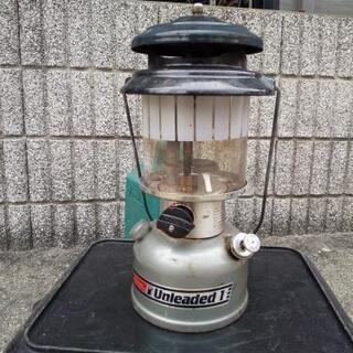 コールマンのガソリンランタンの画像