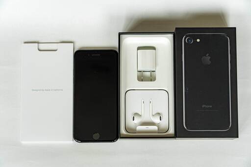 【値下げ！！】iPhone7 128GB SIMフリー ジェットブラック Jetblack ブラック【美品・付属品完備】
