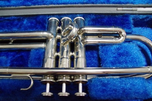 YAMAHA トランペット　YTR-135 美品 YAMAHA トランペット YTR-135 演奏可能 卸売 良品 ミュートつき