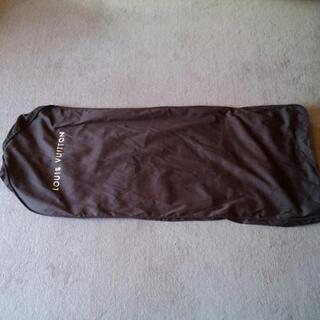 ヴィトン　ハンガー7本　洋服カバー2枚　再値下げしました。の画像