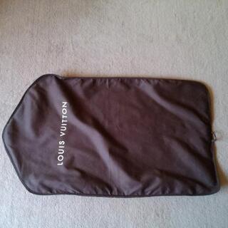 ヴィトン　ハンガー7本　洋服カバー2枚　再値下げしました。の画像