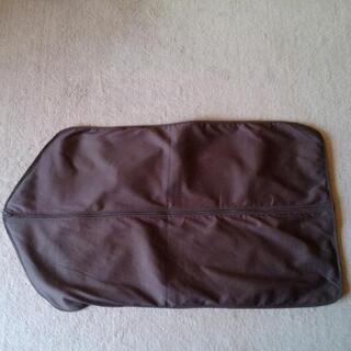 ヴィトン　ハンガー7本　洋服カバー2枚　再値下げしました。の画像