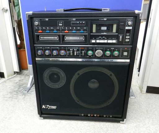 ►昭和レトロ ビクター 8トラ カラオケ機器 8トラカセット集 マイクセット ジャンク品 ☆ PayPay(ペイペイ)決済可能 ☆ 札