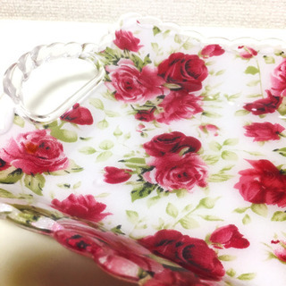 【新品】可愛い花柄♡お盆の画像