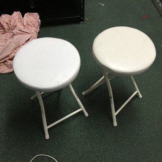 譲ります。テーブル/椅子/アイロン台/撮影用板/突っ張り棒の画像