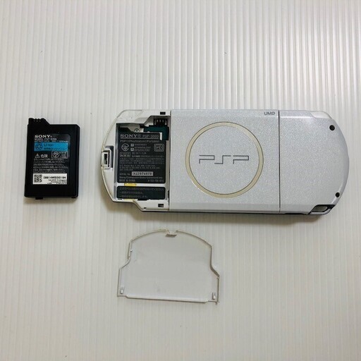 PSP3000 パールホワイト メモリーカード4GB付 【札幌市内無料配送致します！！】