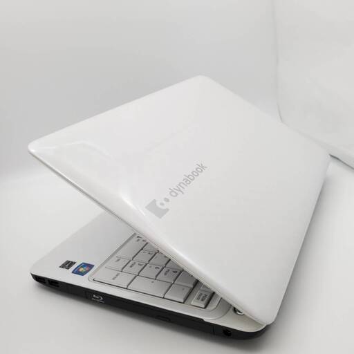 東芝 Corei7 メモリ4GB SSD250GB ノートパソコン
