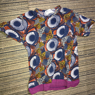NO4コムデギャルソン柄物Tシャツ　Mサイズの画像