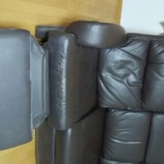 ニトリ　革製リクライニングソファ　焦げ茶色の画像