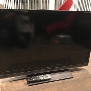 中古のシャープの42型テレビです。の画像