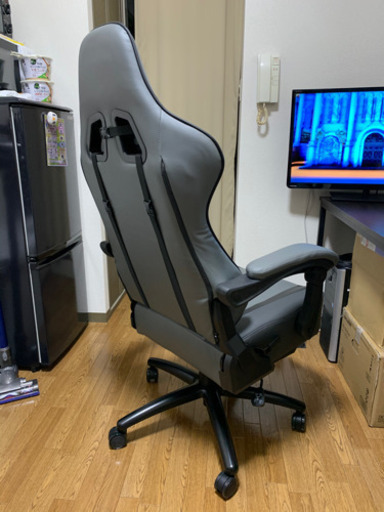 ゲーミングチェア　リクライニング