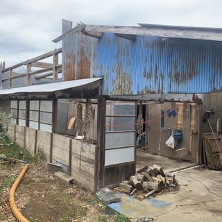小屋解体　倉庫解体　土間解体　小規模解体などお任せ下さい。