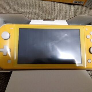 【新品未使用】再値下げ　ニンテンドースイッチ　ライト　イエローの画像