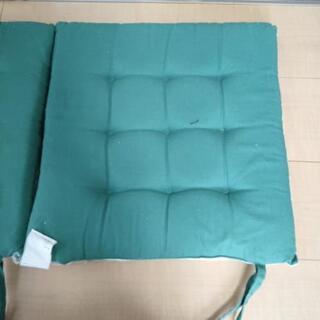 椅子に付けるクッション 2個の画像