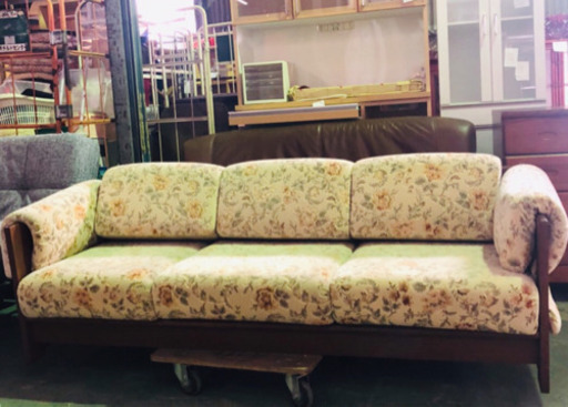 【座るだけで豊かな気分が味わえる‼️】アンティーク調 3人掛けソファ