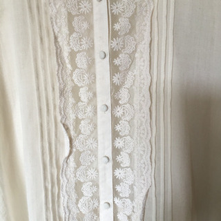 レディース ブラウストップスの画像