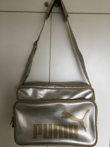 PUMA エナメルバッグ