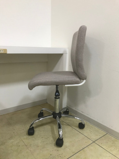 美品　デスクチェア イス　椅子　ベージュ