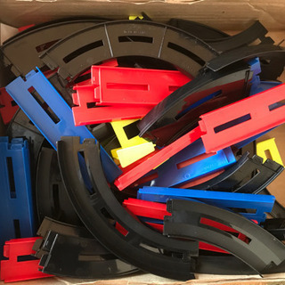 チョロQとサーキットコースの画像