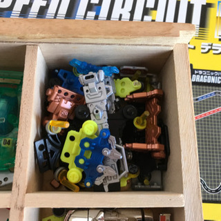 チョロQとサーキットコースの画像