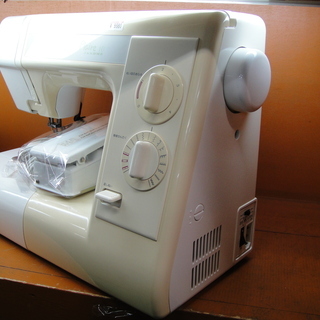 JANOME ジャノメ　Plaire 10 電動ミシン　フットコントントローラー付きの画像