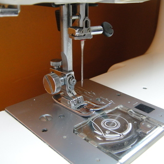 JANOME ジャノメ　Plaire 10 電動ミシン　フットコントントローラー付きの画像