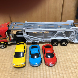 トレーラー　車　おもちゃ　トラック