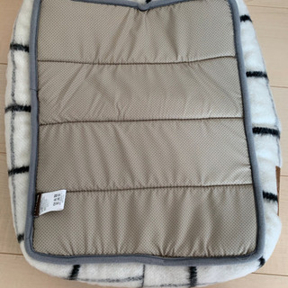 新品未使用✨アルミシート入り保温ペットベットS Mサイズの画像