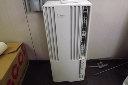 ウィンドウエアコン　枠付き　取り付け期間１年８か月