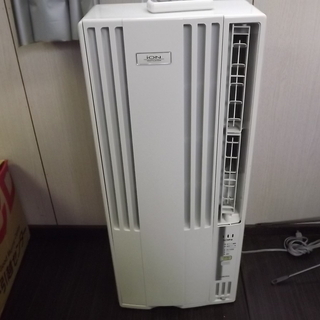 ウィンドウエアコン　枠付き　取り付け期間１年８か月