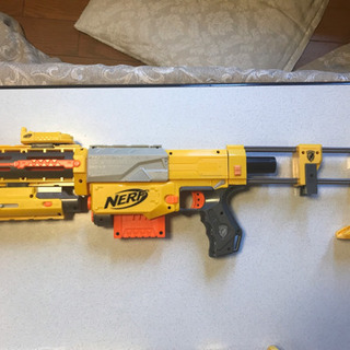 値下げ！！NERF  2台 マガジン4個 弾80 セットの画像