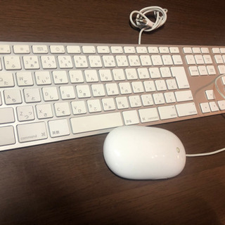 MAC キーボードとマウスの画像