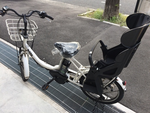地域限定送料無料　ブリヂストン　ビッケ　bikke　新基準　子供乗せ　白　パスバビー　ギュットアニーズ　神戸市　電動自転車