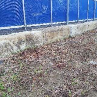 【熊谷市の便利屋】静かな草刈り、草むしり、除草剤散布、防草シート張りを承ります - 地元のお店