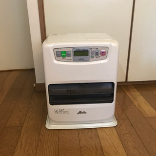 石油ファンヒーター 灯油タンクつけます。コンパクトサイズです