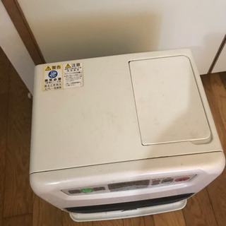 石油ファンヒーター 灯油タンクつけます。コンパクトサイズですの画像
