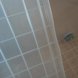 フタ式衣装ケースキャスター付き　短期掲載です。受け渡し予定決まり中の画像