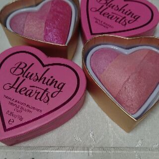 チークとハイライトの4点セットですの画像