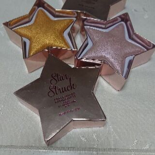 チークとハイライトの4点セットですの画像