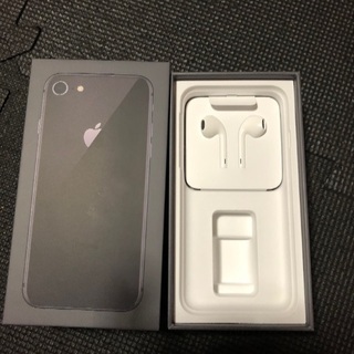 iPhoneの箱とイヤホン